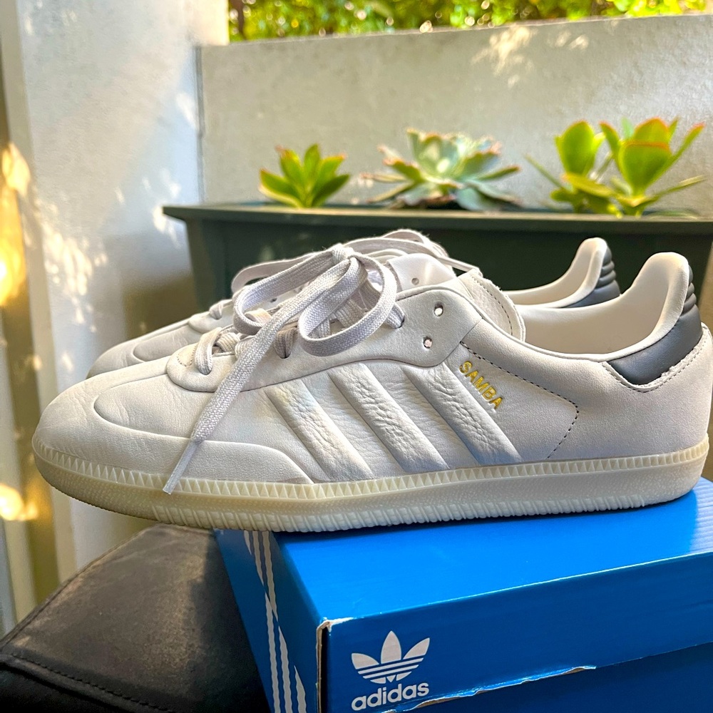 Adidas Samba size 9 Greene/Carbon/Alumin